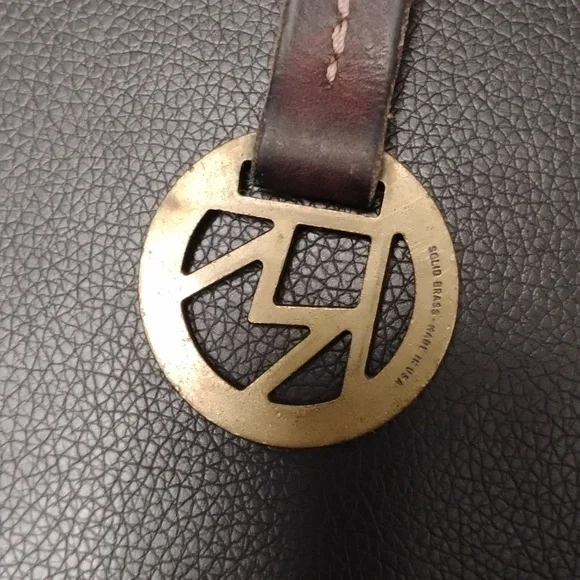 VINTAGE THE MARLBORO SOLID BRASS AND LEATHER KEY CHARM NRMINT CONDITION - Picture 4 of 5